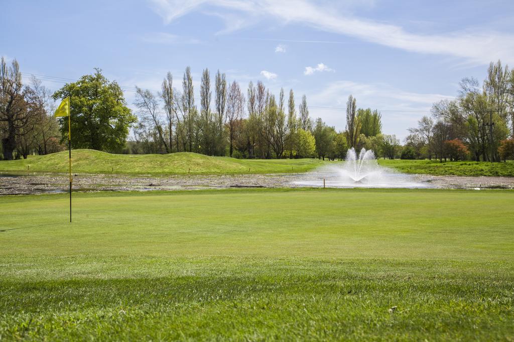 Dudsbury Golf Club - Hotel And Spa 펀다운 외부 사진